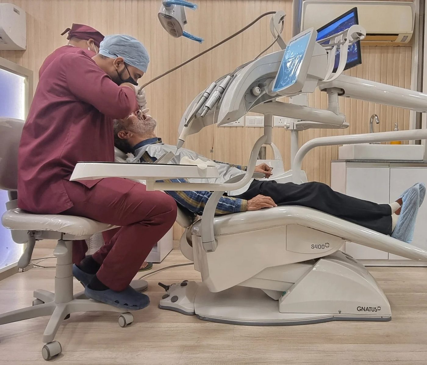 Oral surgery procedure at VIN SMILES